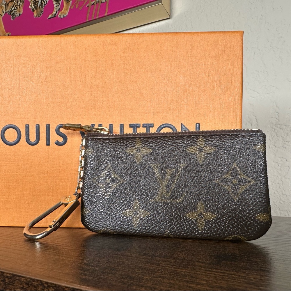 Authentic Louis Vuitton Monogram Canvas Key Cles